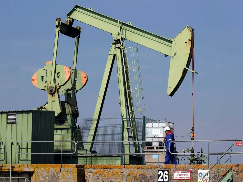 Oil Prices Volatile as Iran War, Hormuz Risks and Truce Hopes Shake Global Market